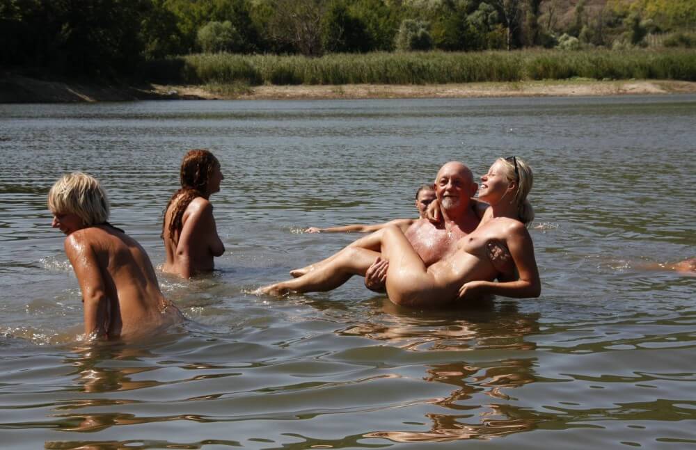Naturist Family Event # 25 - Nudism helps strengthen friendships