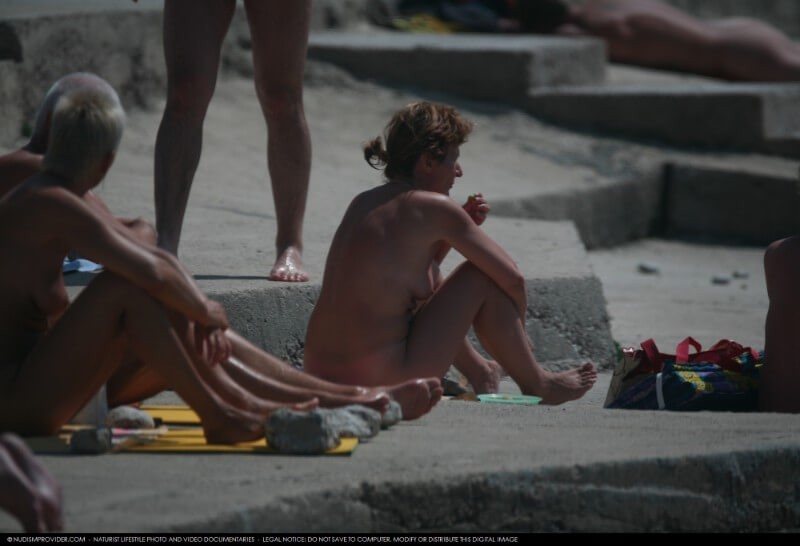 Nudist Rocky Family Angle gallery - People who participate in nude recreation seek psychological comfort