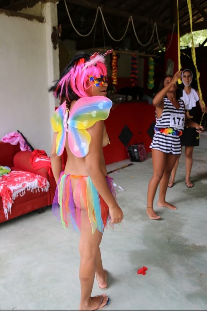 Tropical carnival photo gallery - Living together in nature is a hallmark of nudists