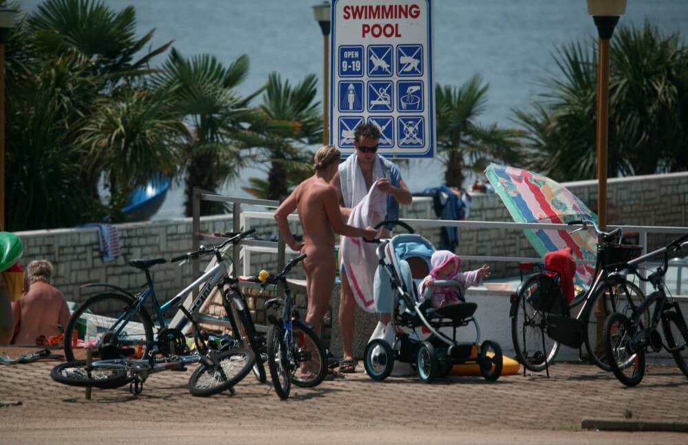 Poolside Camp Gathering pics - Naturists love movement and activity