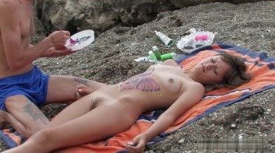 Naked body art on the beach Full HD video - Nudity fosters the development of trust and sincere relationships