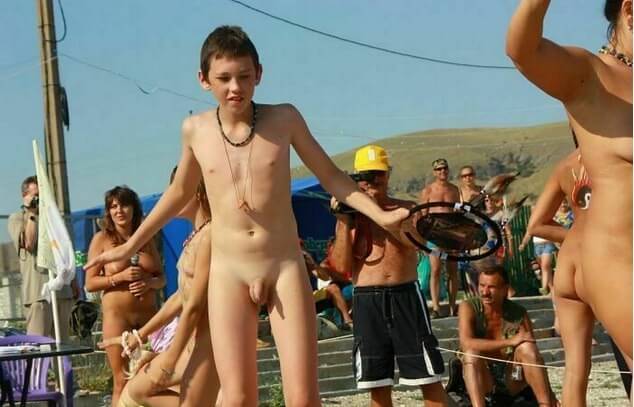 Nudists in Crimea photos - Nudity helps one better understand oneself and ones feelings