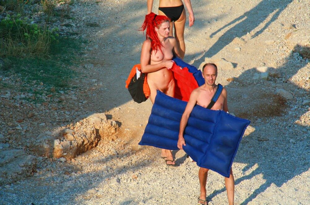 Ula FKK Red Hairstyle Girl pics - Naturism helps overcome fears and insecurities
