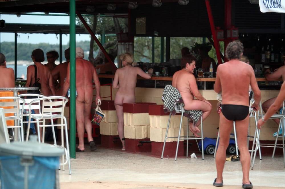 Outdoor diner view - Naturists love openness and freedom