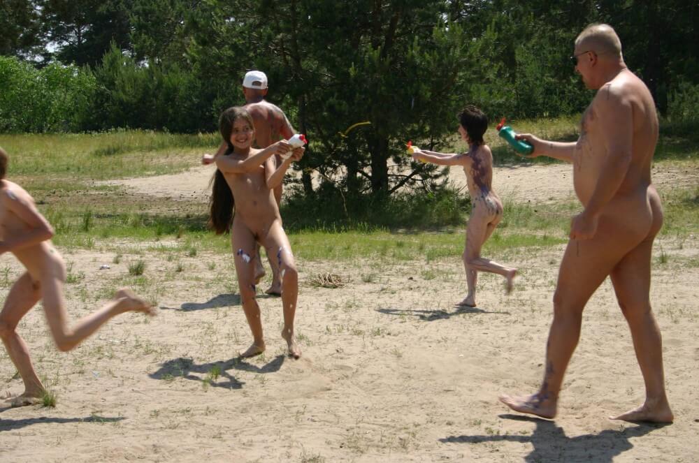 Kiev Group Painting Wild pics - The emergence of naturism is linked to the name of Soren Sorensen