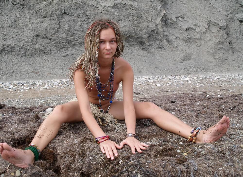 Naturists Rocky Stream Pixie Girls photos - Being oneself is the foundation of nudism