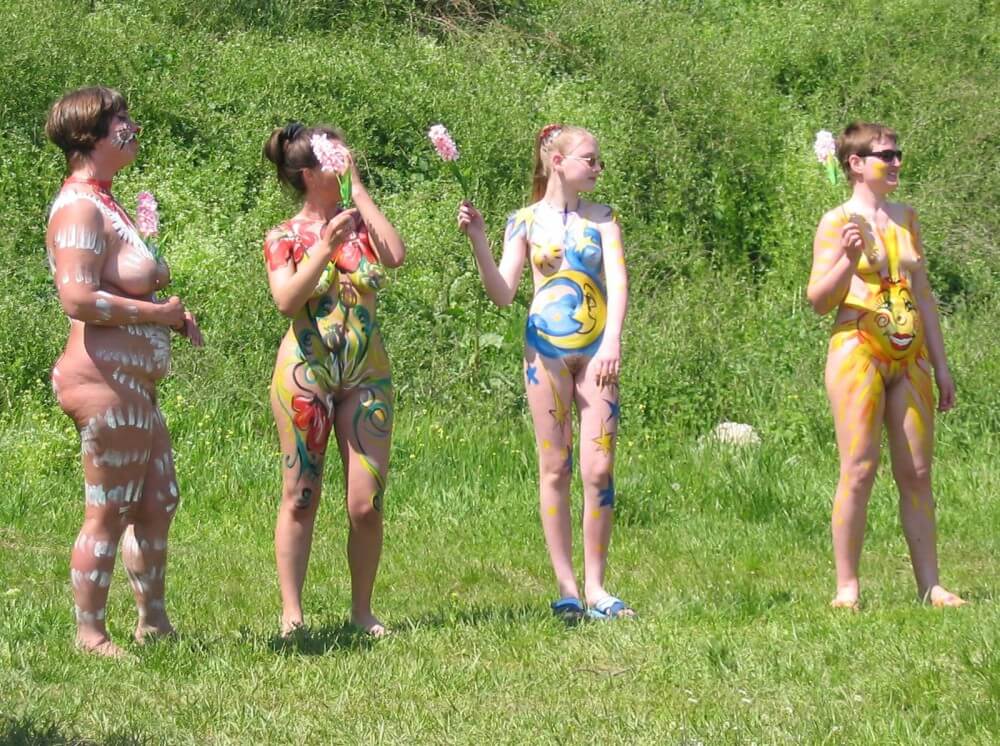 Family String-Apple Game Pics - Nudists only allowed