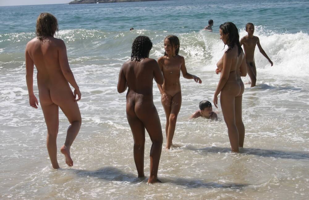 Brazils Water Refreshing pics - Simplicity is an important part of naturists lives