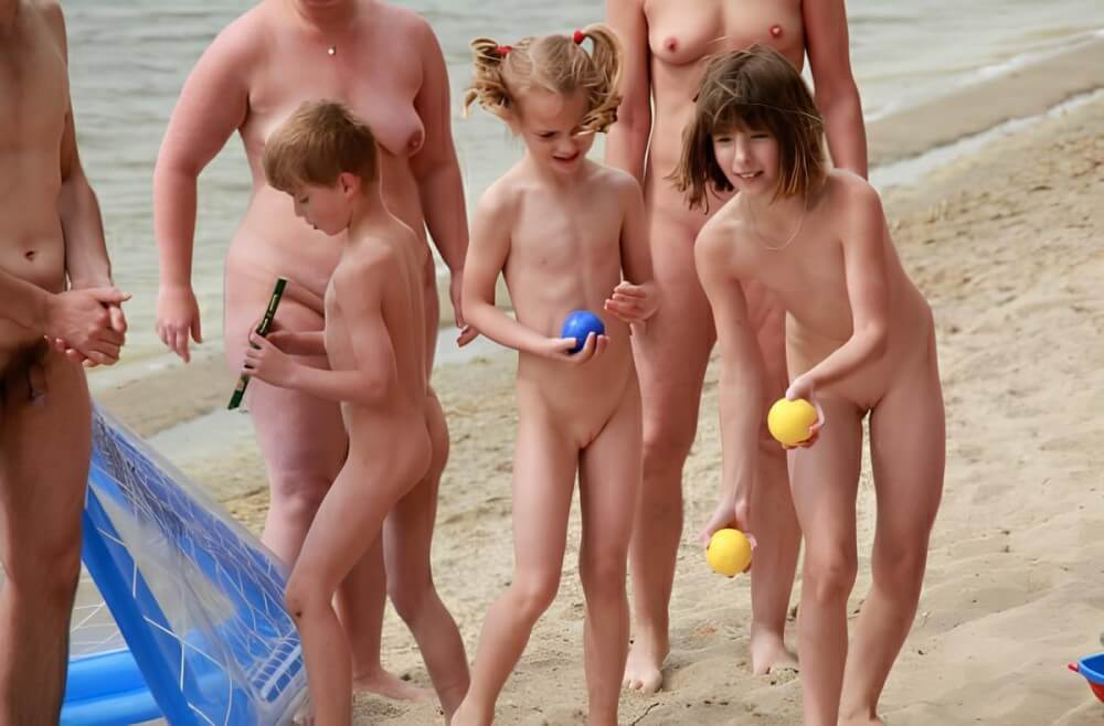 Lezero family games big gallery - Health is strengthened through naturism