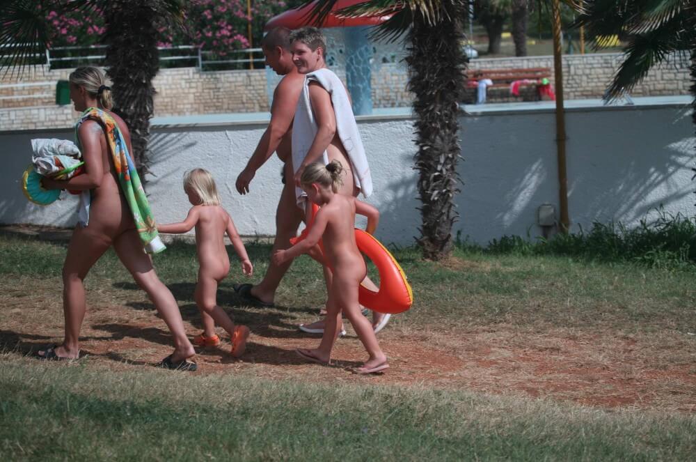Naturist Family Movement pics - Living in harmony with nature is the primary goal of the naturist and nudist lifestyle