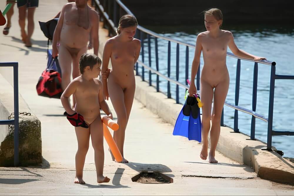Naturism photo gallery # 11 - Striving for harmony and peace of mind is the essence of naturism
