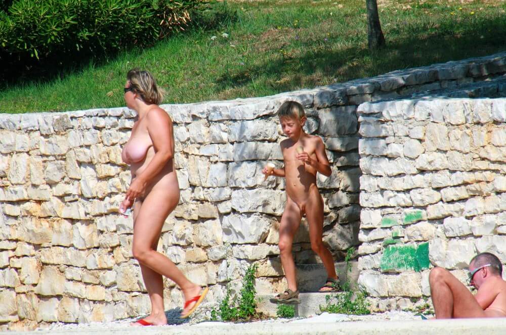 Ula FKK Wall-Side Families pics - What Do You Know About the Culture of Nudity