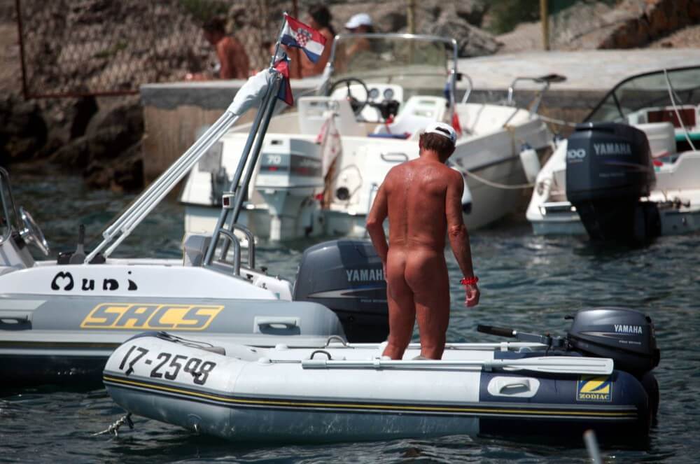 Boating and Floater Waters pics - Nudists appreciate and love nature