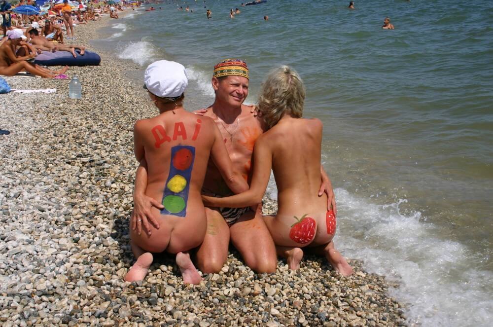 Bold Outdoor Nude Poses pics - The community of naturist movement supporters and their values