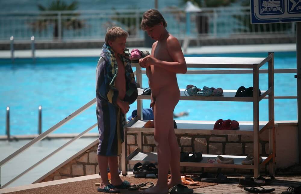 Scooter Travel Mid Day pics - People seek in nudism a way to overcome their insecurities