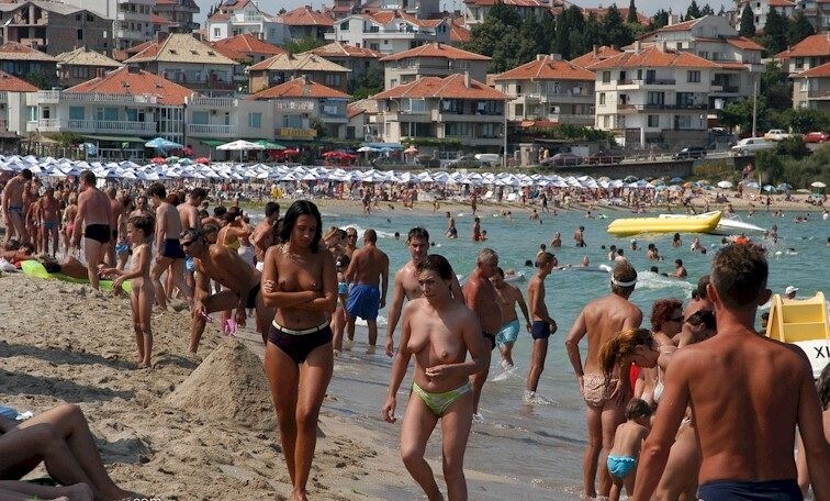 Enature - resort in solar Bulgaria - The idea of being naked is good