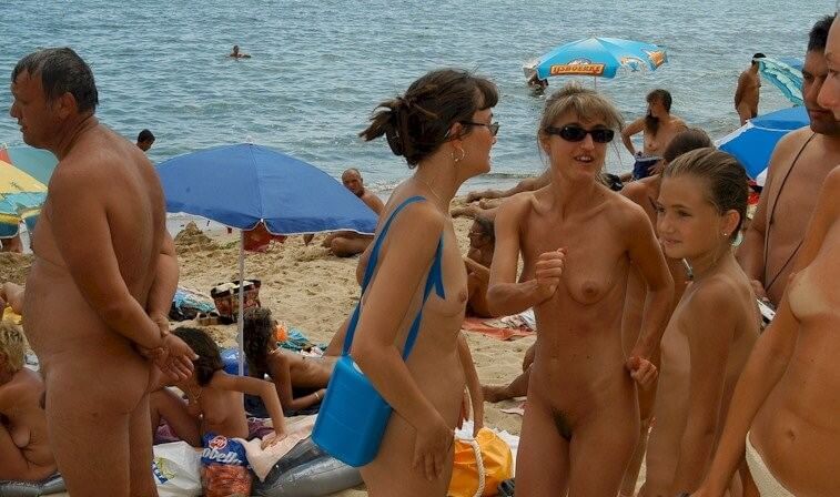 Documentary video naturism 1999 - Nature provides strength and energy