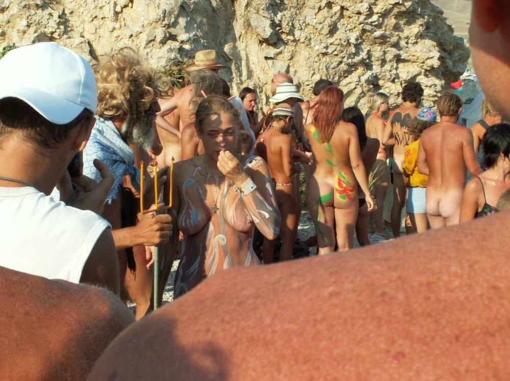Neptune Day Side Views photos - Nudism helps improve health and boost self-confidence