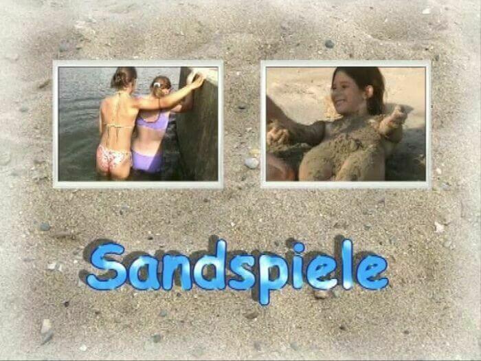 Naturistin: Sandspiele - Nudity as a natural part of human existence