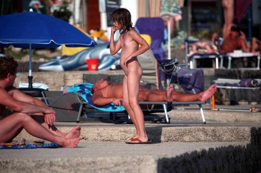 Girl Walk to Nudist Shower pics - Spiritual and physical harmony are essential in nudist culture