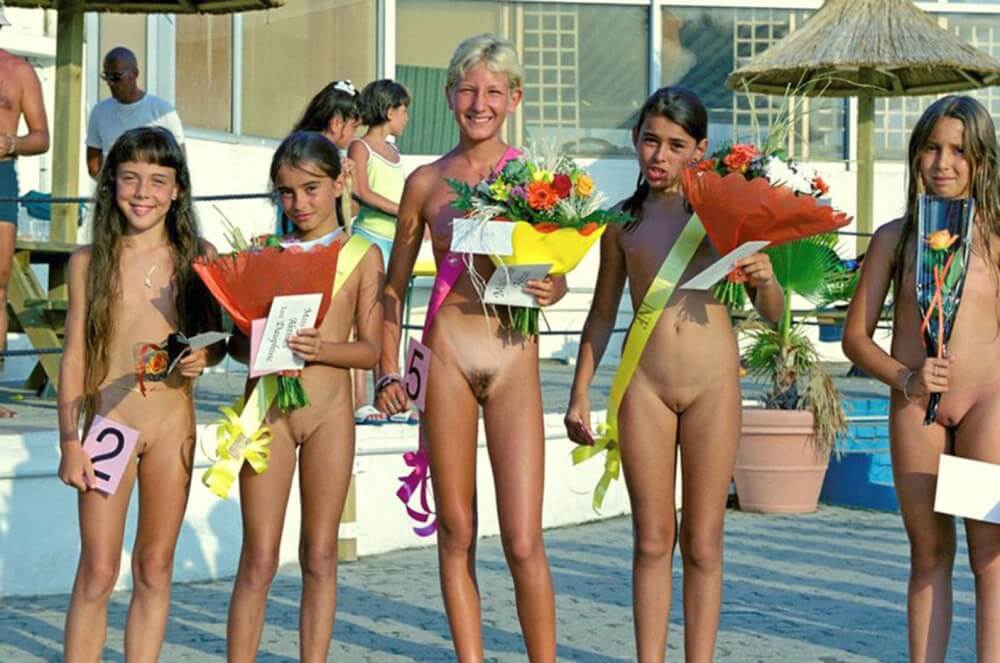 Beauty contest FR photos - Undressing is permissible only within ones own community