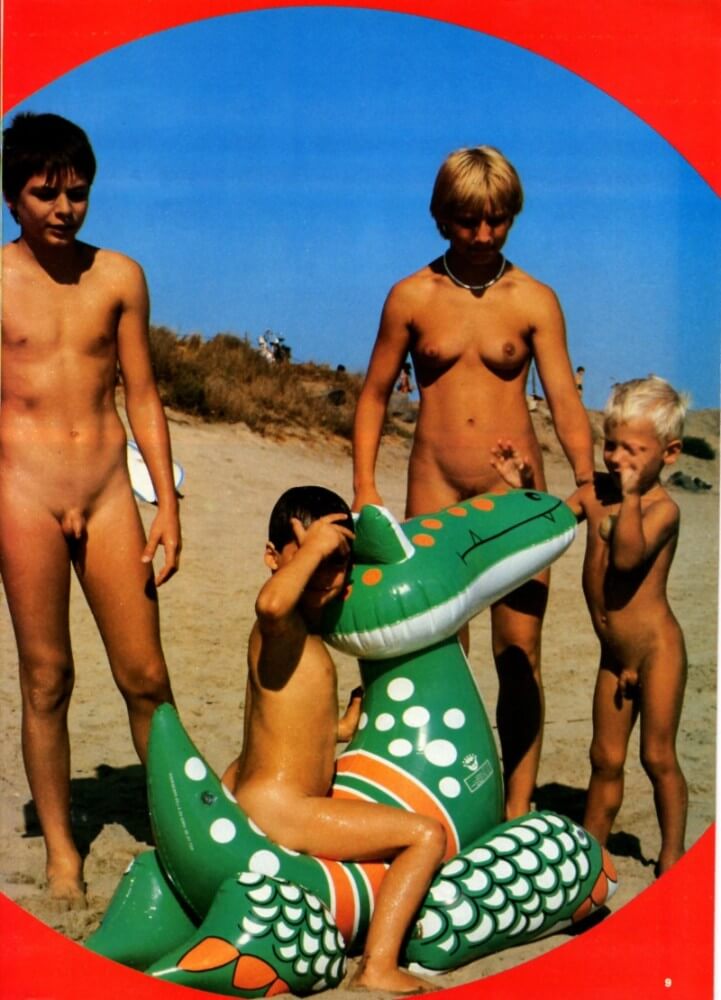 Jung und Frei Nr 15 - People seek self-development and peace of mind through nudism