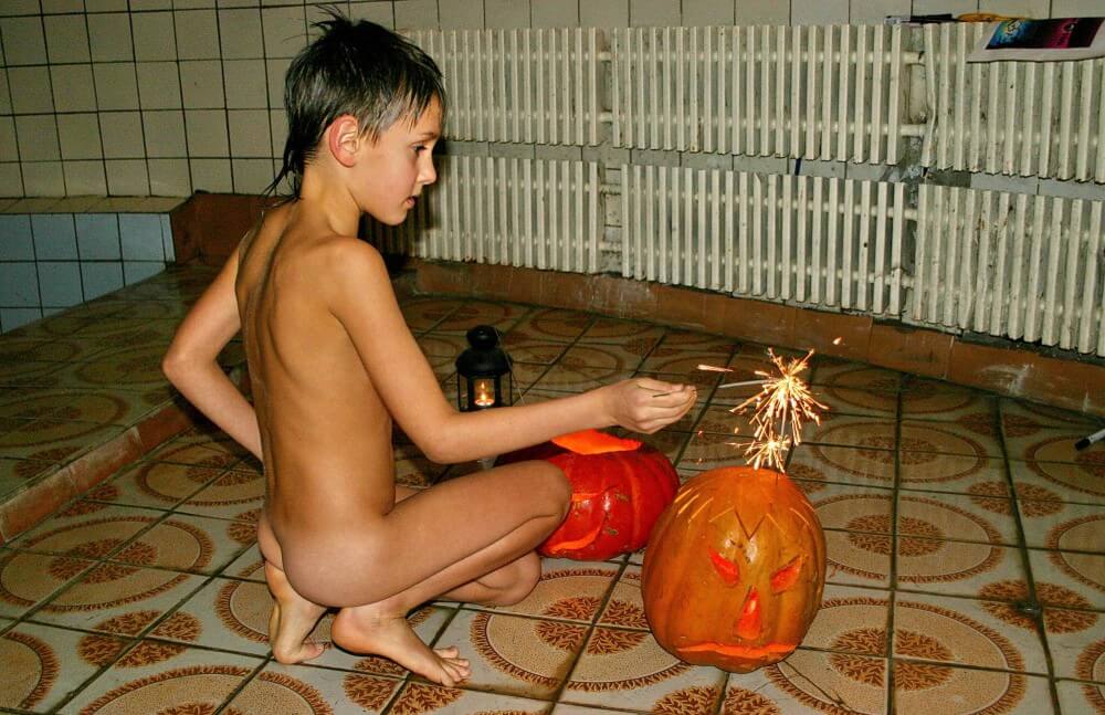 Naturism photo gallery # 20 - Nudism promotes mental well-being