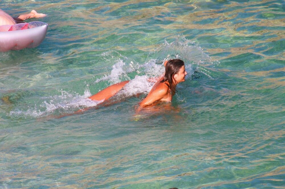 Ula FKK Teen Shore Run pics - Its one thing to see nudists, but another to be a nudist yourself