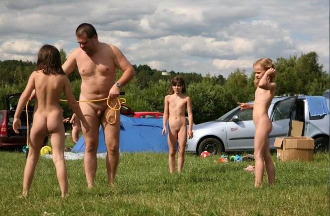 Naturism photo gallery # 38 - Complete Natural Nudity