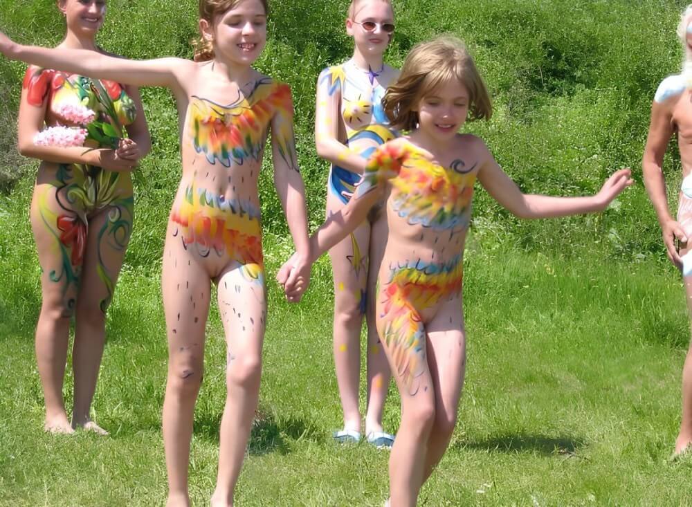 Naturism photo gallery # 29 - Getting rid of clothes