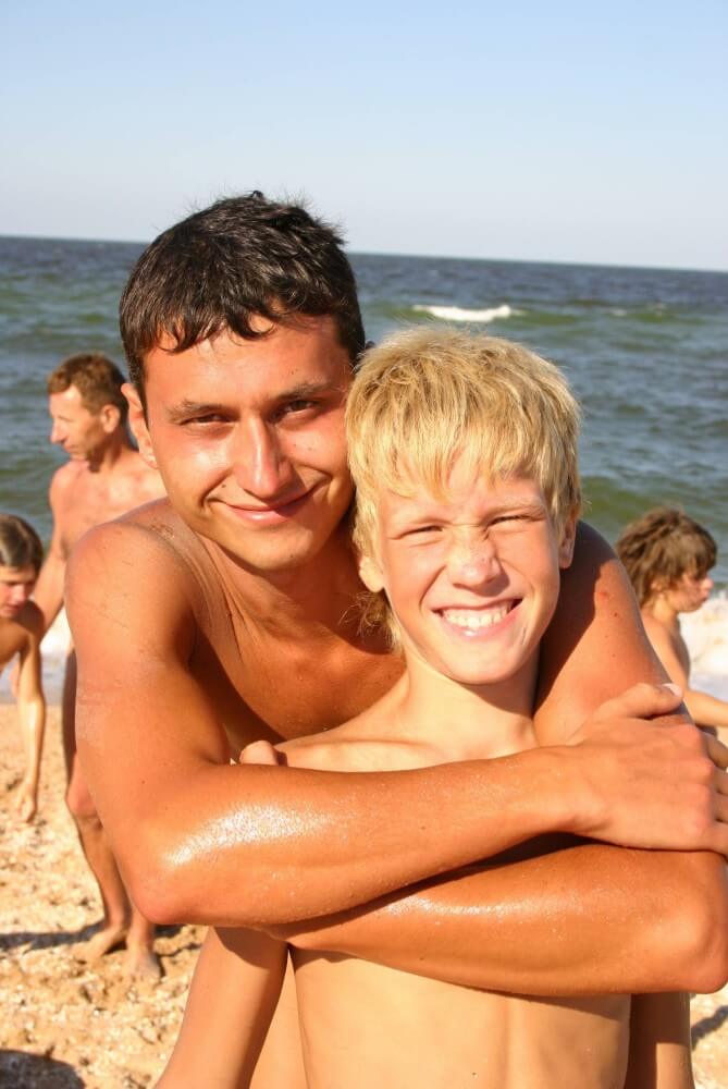 Naturist Group Pictures - The practices of naturism teach us to appreciate life and harmony with the world around us