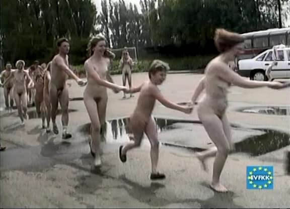 Helios Natura: Tutti-Frutti Nudie - Eurovid FKK - Nudism as a way to overcome body image issues and stereotypes